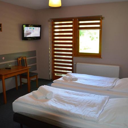 Hotel Tenis Chrzastowice ภายนอก รูปภาพ