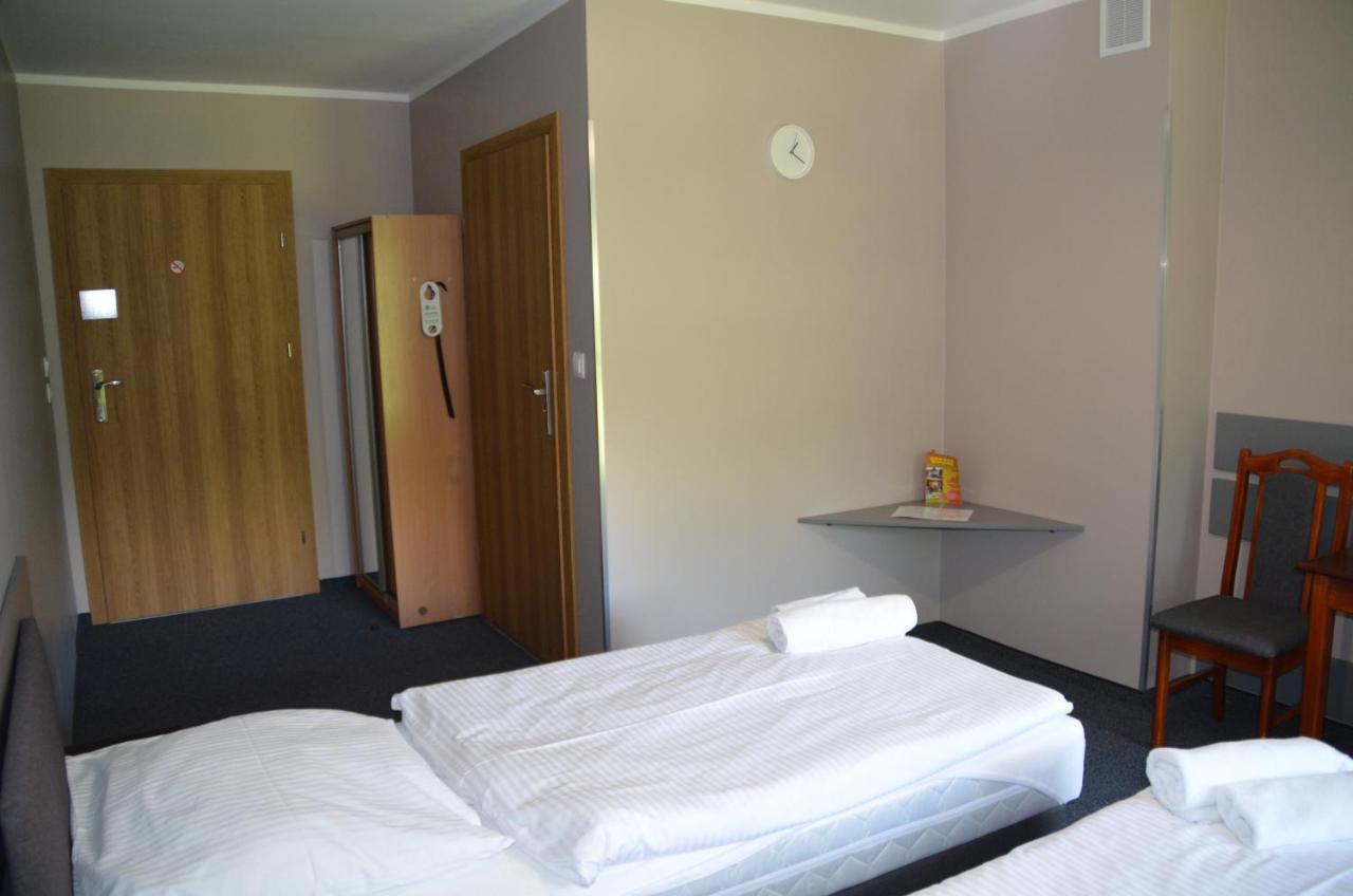 Hotel Tenis Chrzastowice ภายนอก รูปภาพ