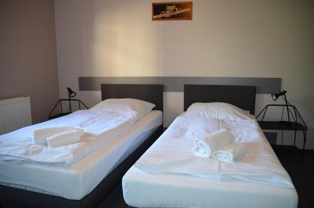 Hotel Tenis Chrzastowice ภายนอก รูปภาพ