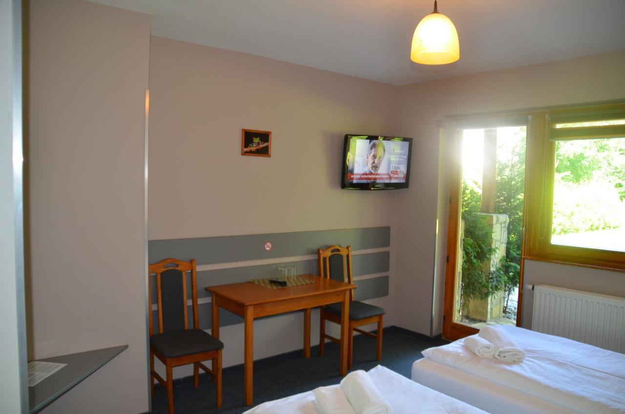 Hotel Tenis Chrzastowice ภายนอก รูปภาพ