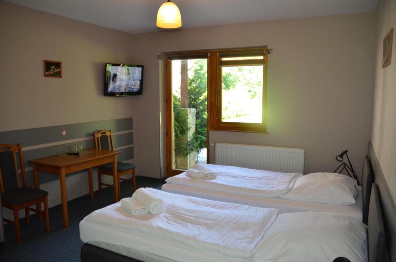 Hotel Tenis Chrzastowice ภายนอก รูปภาพ