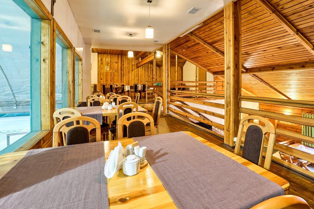 Hotel Tenis Chrzastowice ภายนอก รูปภาพ