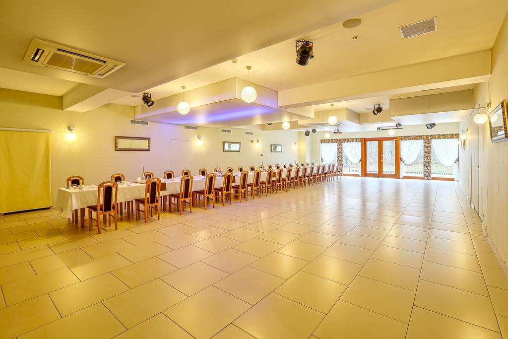 Hotel Tenis Chrzastowice ภายนอก รูปภาพ