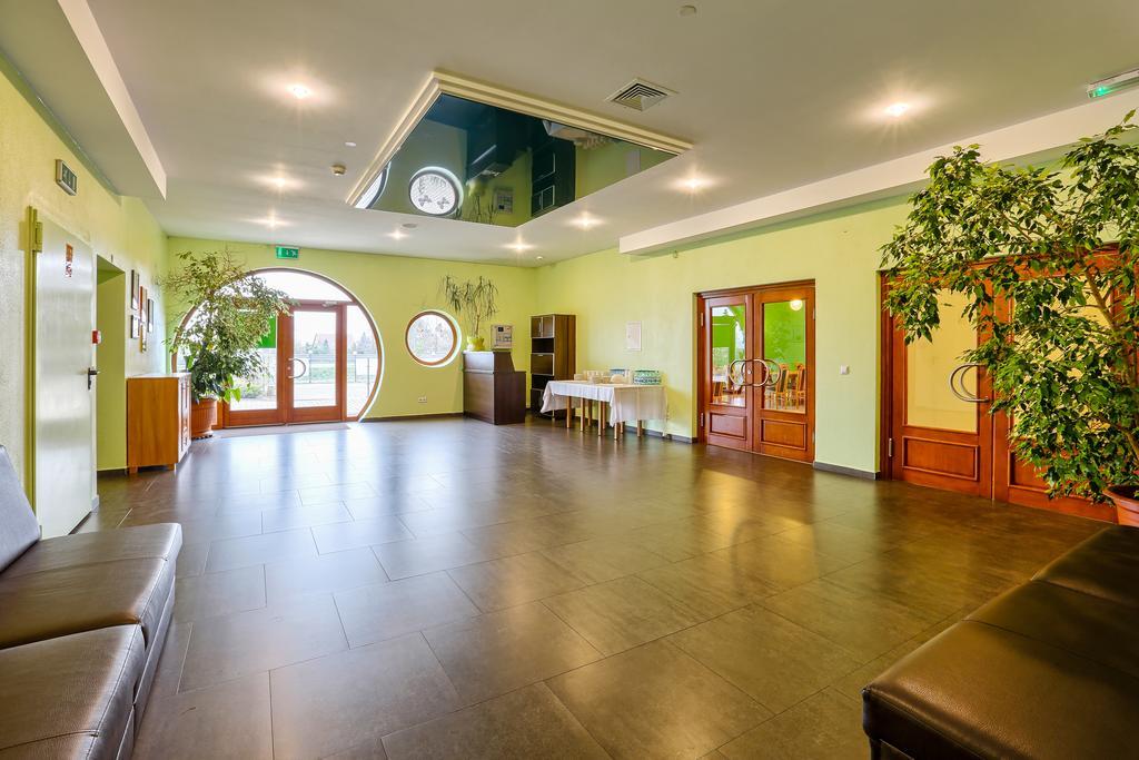 Hotel Tenis Chrzastowice ภายนอก รูปภาพ