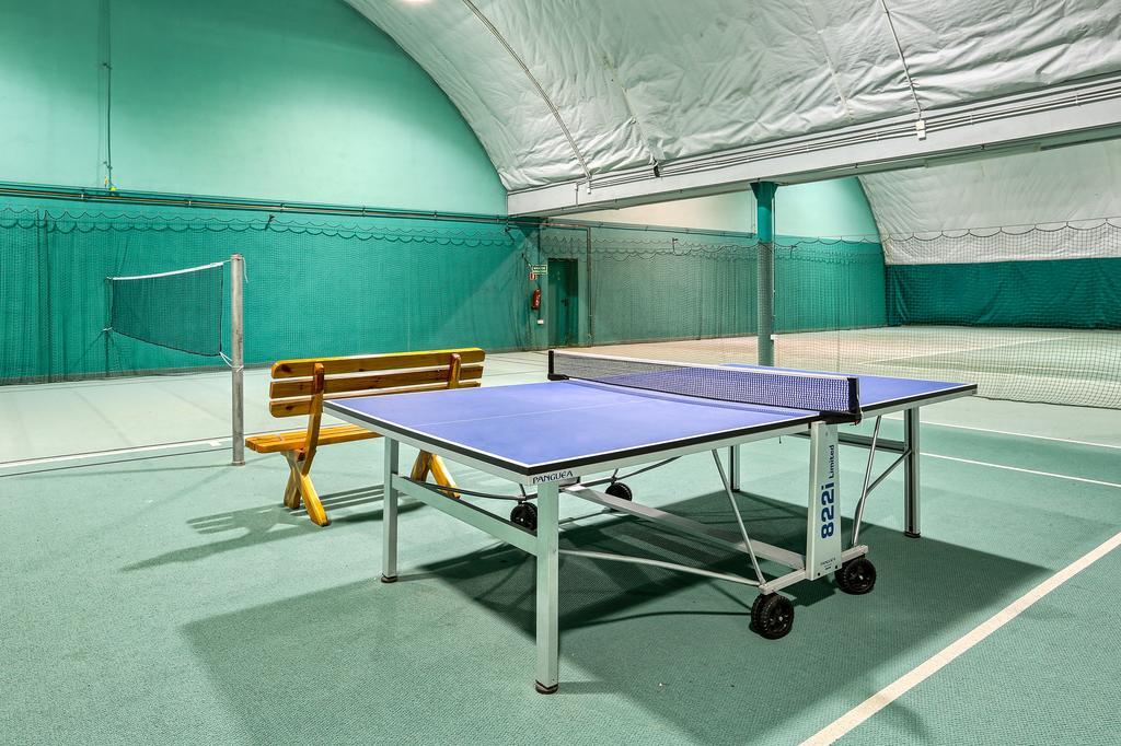 Hotel Tenis Chrzastowice ภายนอก รูปภาพ