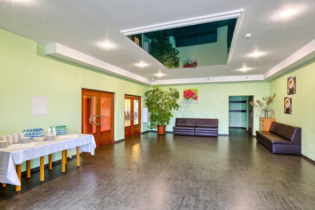Hotel Tenis Chrzastowice ภายนอก รูปภาพ